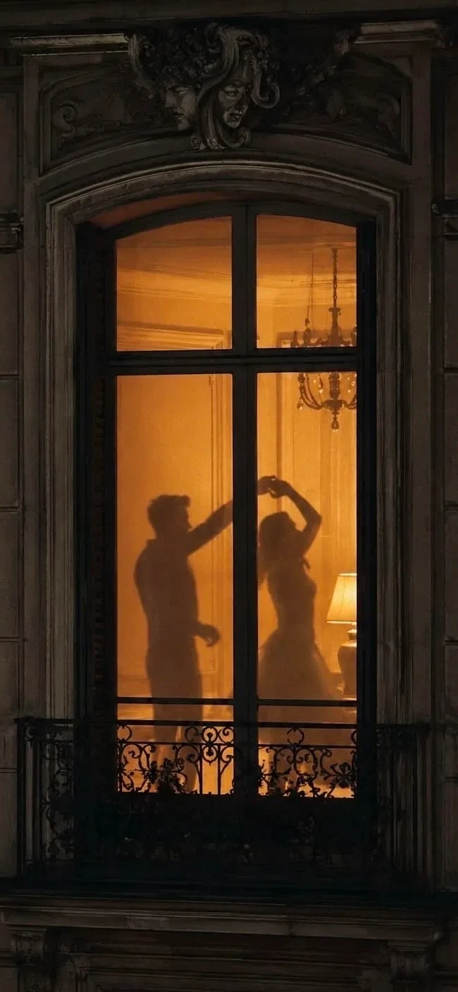 Golden Hour Silhouette of a Couple Dancing in Paris Aesthetic wallpaper 648x1402